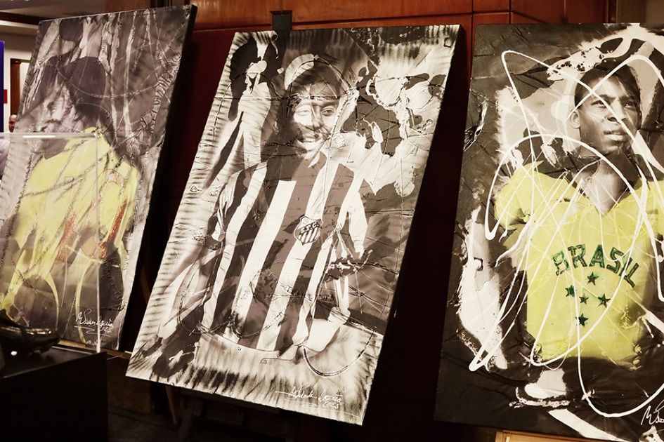Três obras de Wesley Correa dedicadas a Pelé em exibição no Sports Summit São Paulo