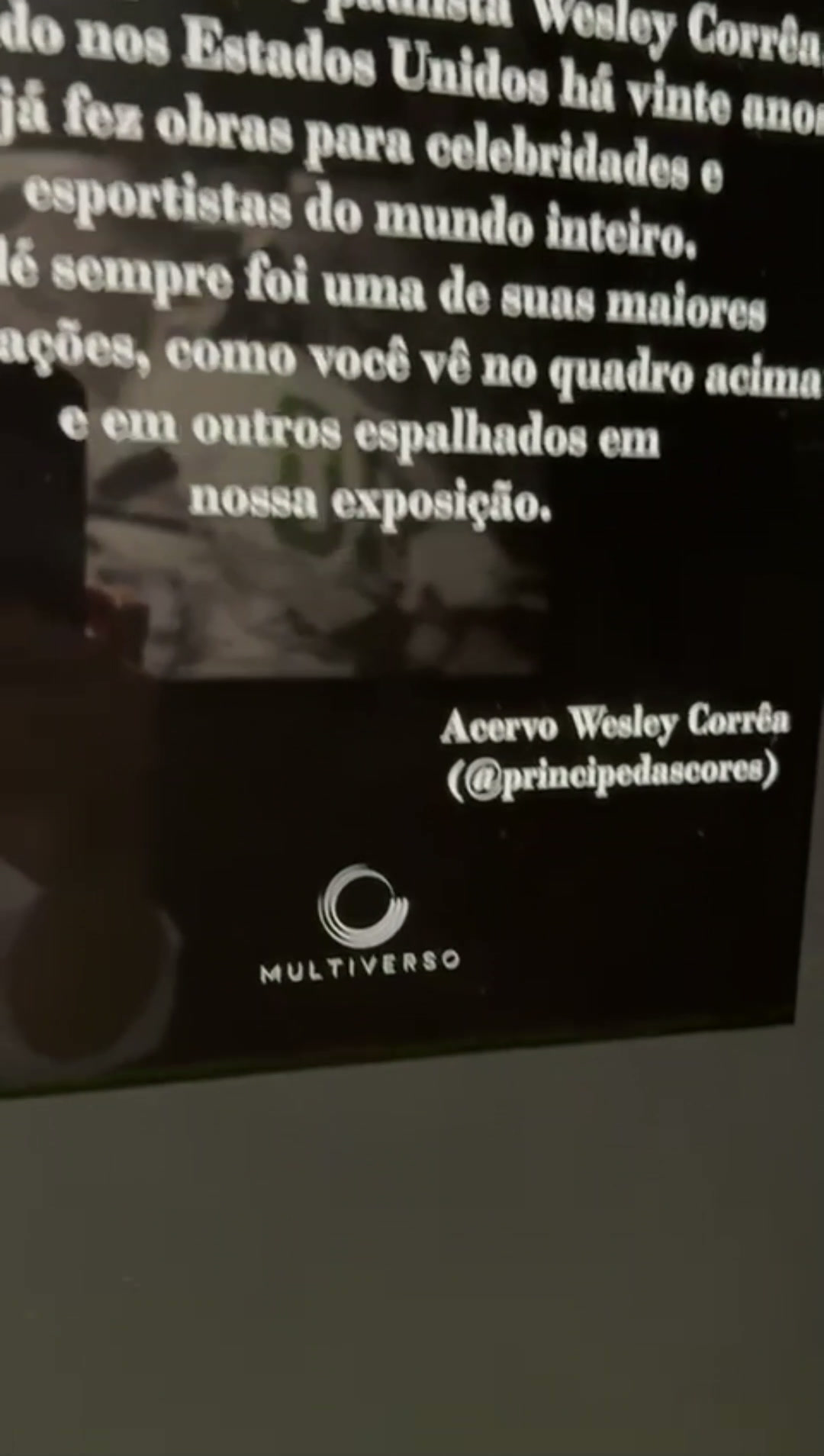 Texto curatorial projetado na exposição Uma Homenagem ao Rei Pelé