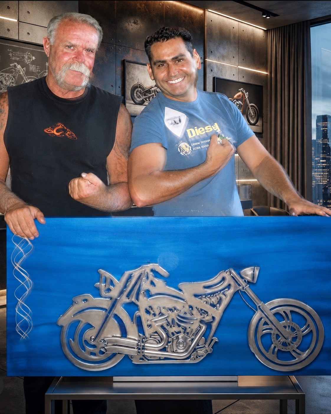 Obra azul de Wesley Correa com motocicleta recortada em metal